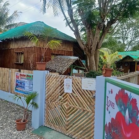 Moalboal Bamboo House / Rooms Bagian luar foto