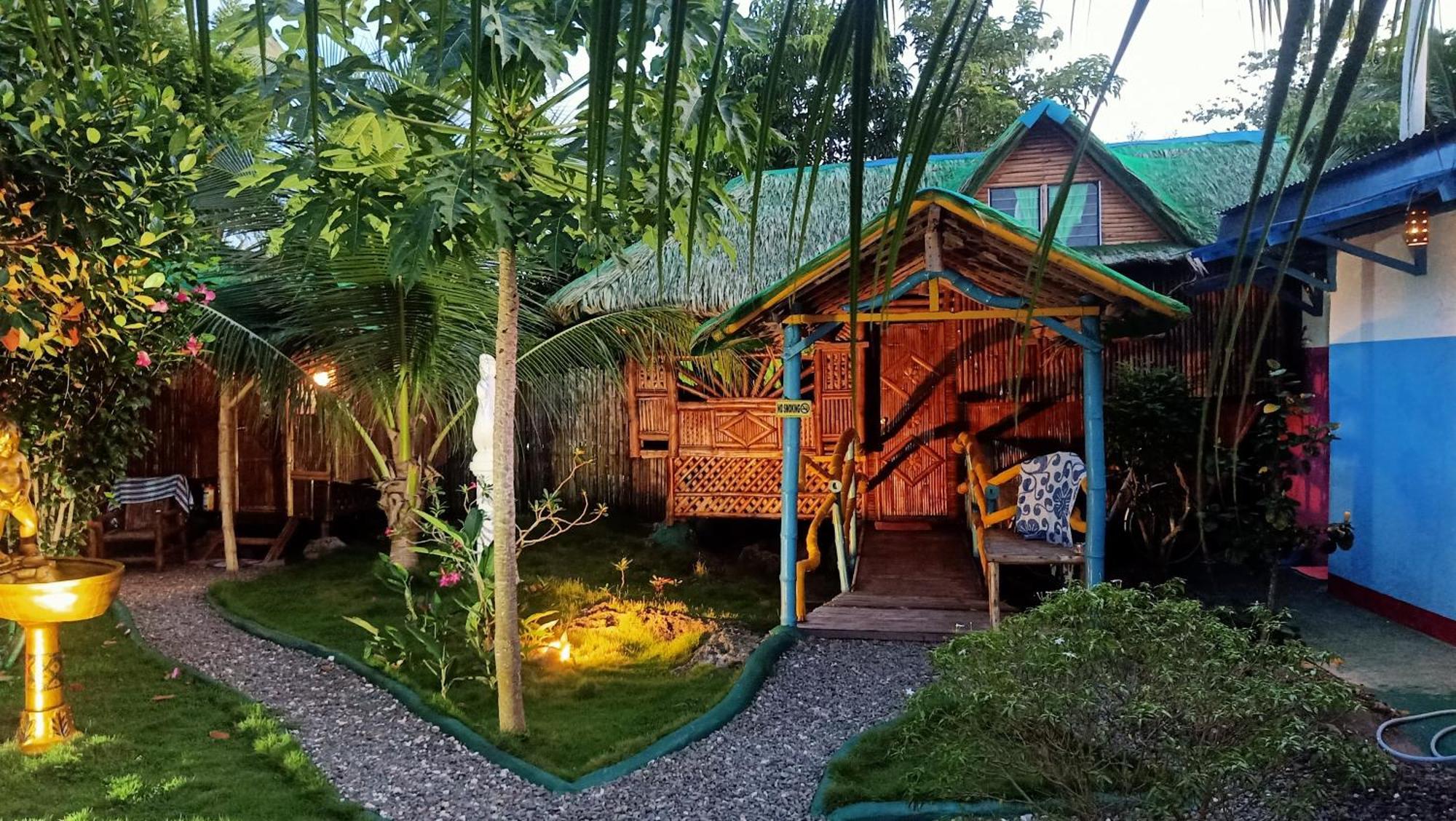 Moalboal Bamboo House / Rooms Bagian luar foto